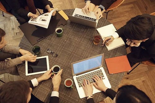 清华毕业生应聘保姆？简历照片竟是盗用，信息咨询服务背后藏隐忧